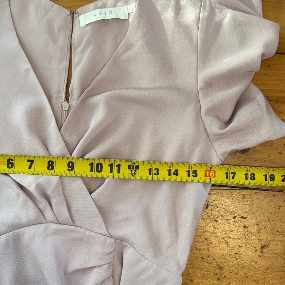ASTR Delaney Flutter Sleeve MIDI Dress Size M - Picture 9 of 11
